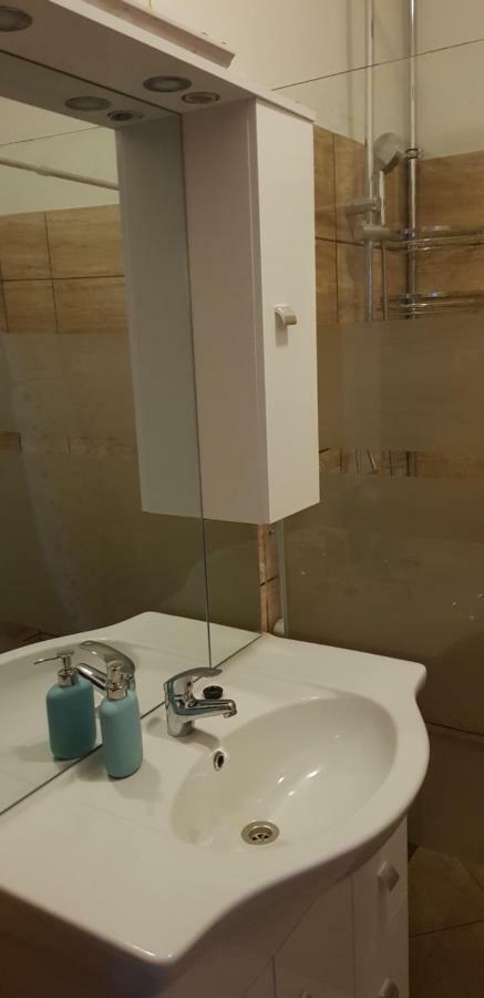 Lotti Apartman Kiskunhalas Exterior foto