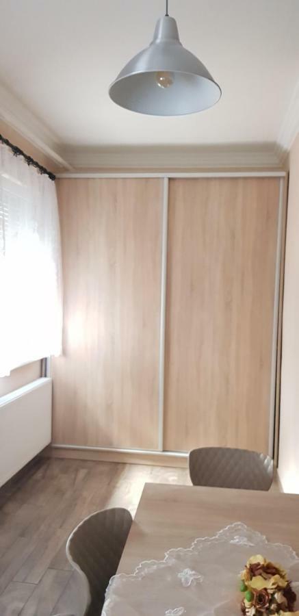Lotti Apartman Kiskunhalas Exterior foto