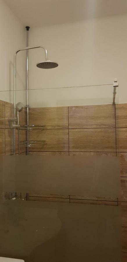 Lotti Apartman Kiskunhalas Exterior foto
